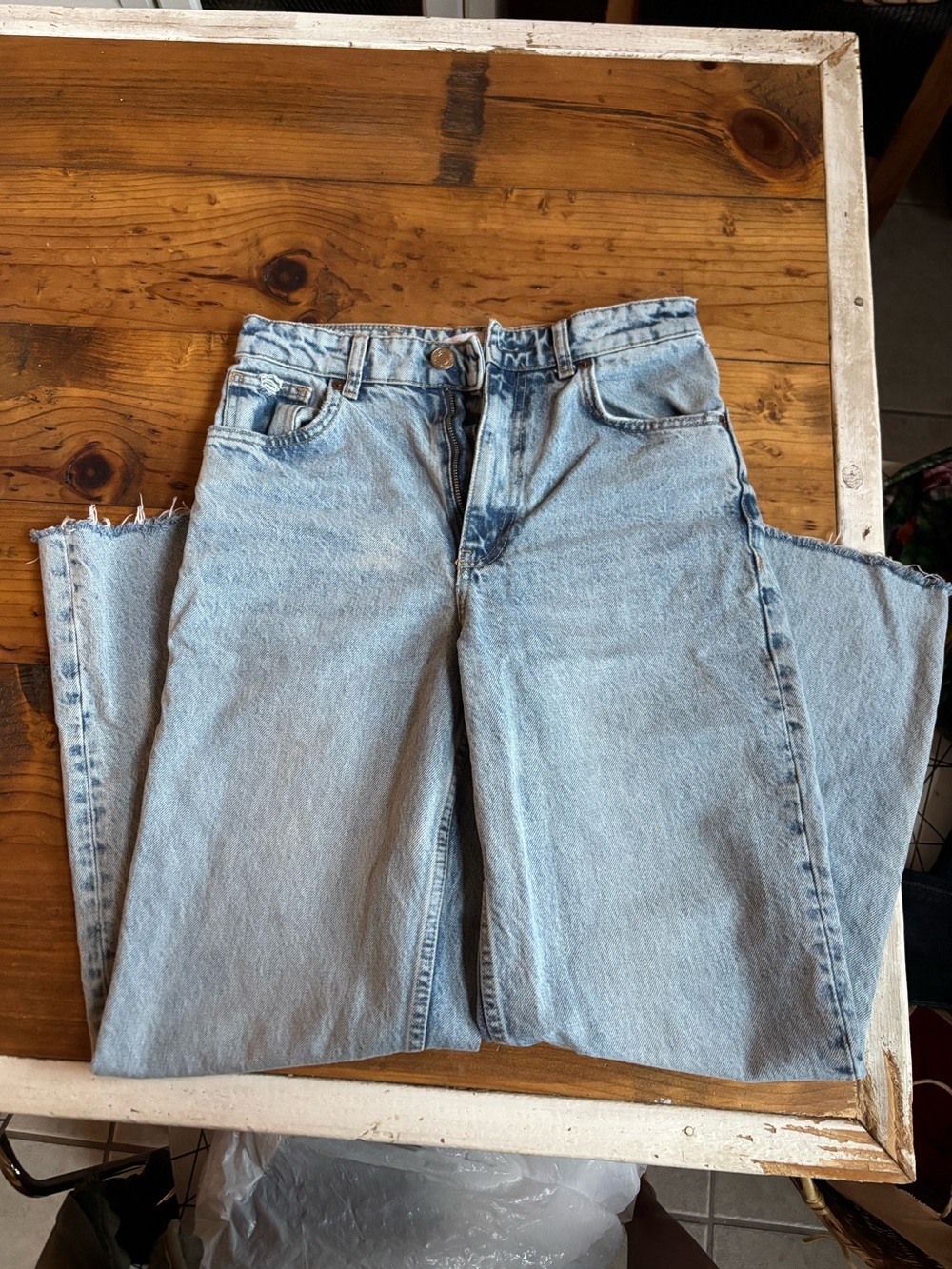 Woman’s size 4 wideleg Zara jeans